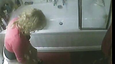Hete brunette meisje laat zich neuken amateur gefilmd terwijl ze orale seks geeft en ontvangt van een minnaar